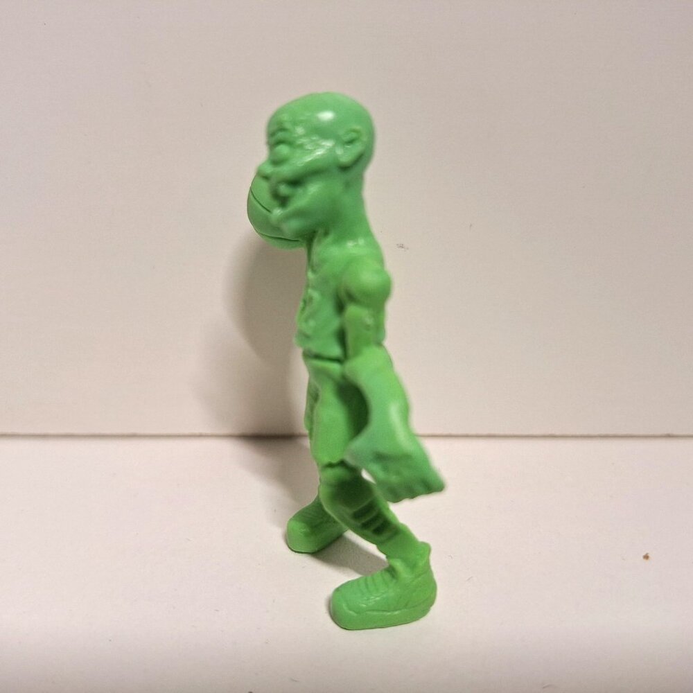 Jump Shot Rot SLUG Zombies Green Basketball Playing Zombie Jakks 2012 Series 2 - Picture 3 of 7